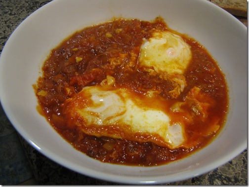 poached_eggs_in_tomato_sauce